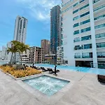 Apartamento con vista a la bahía